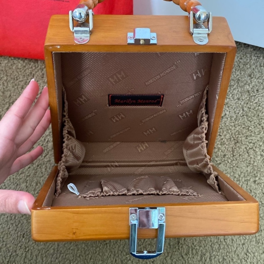 Marilyn Monroe Brown Handbag - Picture 4 of 6